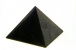 Szungit - Piramida polerowana 7 cm